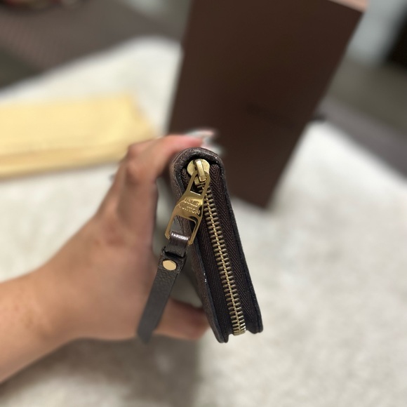 Louis Vuitton Long Zippy Wallet - Picture 4 of 9
